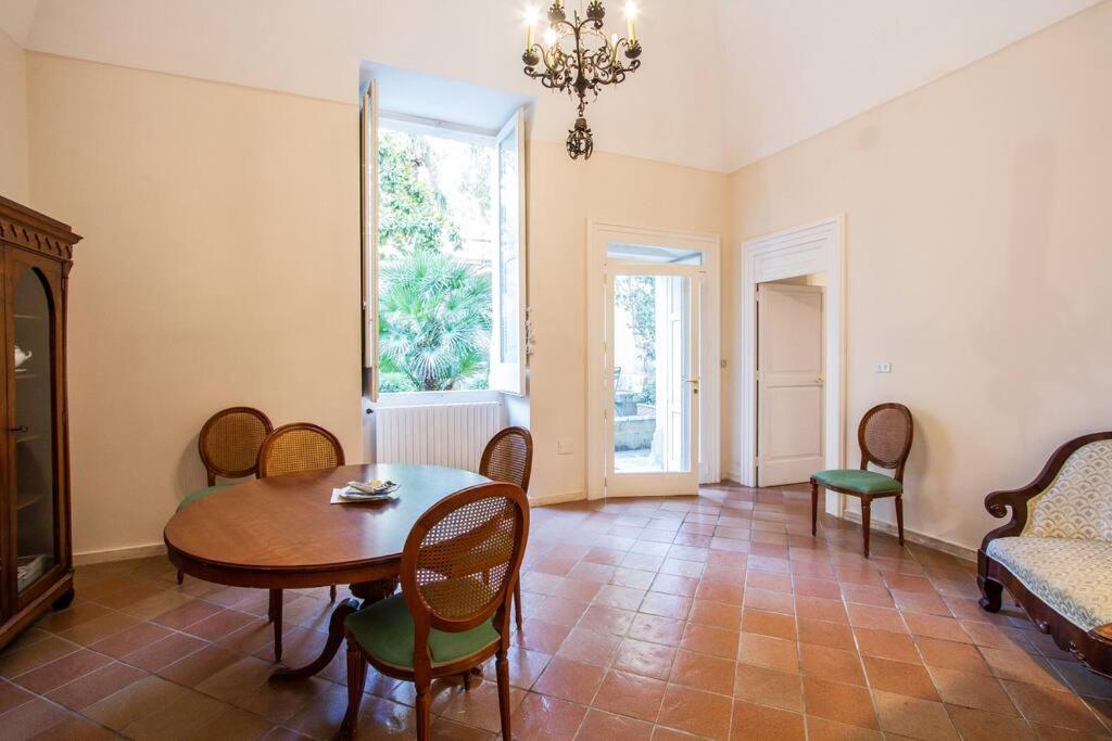 Palazzo Apostolico Orsini *